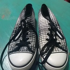 Women's size 8 gotta flurt shoes